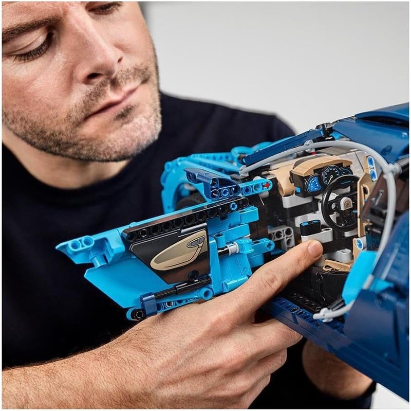 LEGO Technic Bugatti Chiron 42083 Building Kit (3,599 Pieces) - Image 5